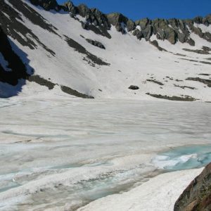 Pris par les glaces... Fin juin le lac Glacé porte bien son nom... ! 