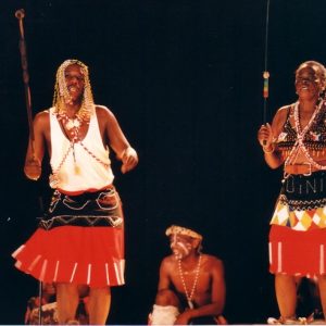 Zoulou, Ensemble rituel Sangoma, Afrique du Sud - Les sangomas sont l’équivalent des hommes-médecine amérindiens, ce sont là des femmes... médecine... le plus souvent