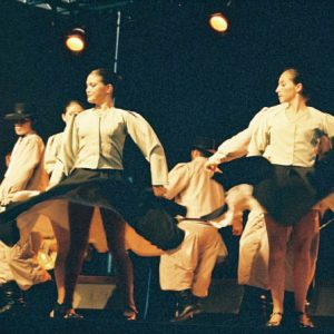 Danza America - Cet ensemble d’Amérique Latine se compose de trente-cinq danseuses, danseurs et musiciens... 