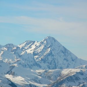 Pic du Midi de Bigorre (alt. 2872 m), vu du Mont Né (2147m.) Haut-Luchonnais