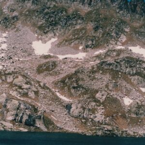 Aiguilles du pic Arrouy - aiguilles (à 2 710 m), au-dessus du Lac du Pourtet