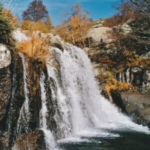 Cascade du Gasbiel - Vers Villeneuve, le Mont Lozère