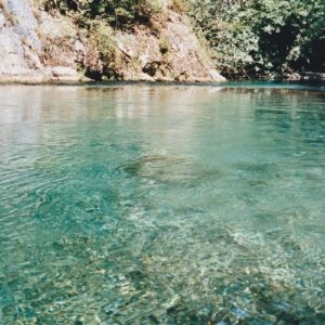 La Vis, turbidité limpide ... en aval de la résurgence des Moulins de la Foux - Hérault