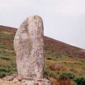 Menhir au col du Sapet - Au mont du Bougès, en Cévennes