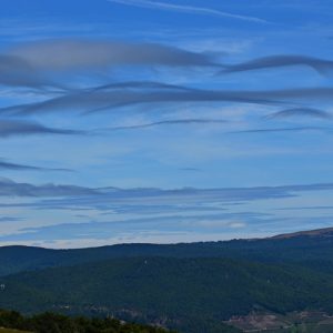 nuages de foehn - vue sur le Mt Aigoual des Pises
