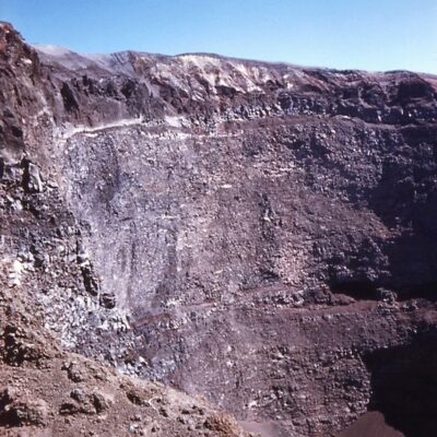 1957 - Le cratère du Vésuve ...