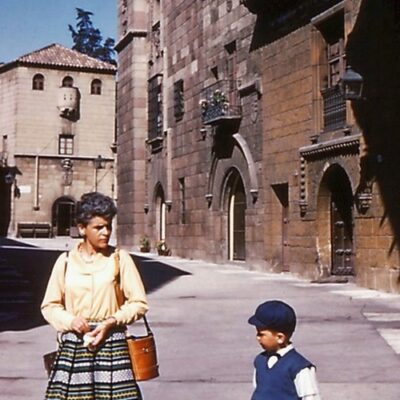 1960 Barcelone, un regard de "Mum" vers son dernier enfant ...