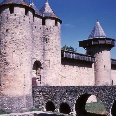 1960 Carcassone dans l'Aude, château-remparts