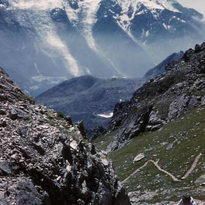 1961 ... au-dessus du Brevent face au Mt-Blanc,  "Mum" en plein effort ! ... la montée du Col de Cornu