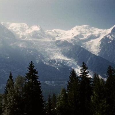 1961 Le Mt Blanc et le Dôme du Goûter, le Mt Maudit et l'Aiguille du Midi vu du chalet, matin ...