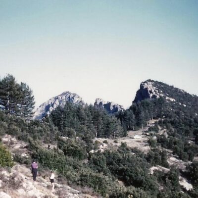 1961 Rochers de la Tude vers Montardier (Gard) - forêt domaniale de la Vis, avec « Mum »