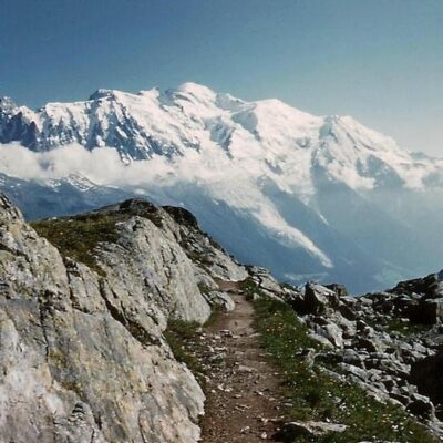 1961 massif du Mont Blanc, le Dôme du Goûter d'une part, et d'autre part le Mt Maudit et l'Aiguille du Midi