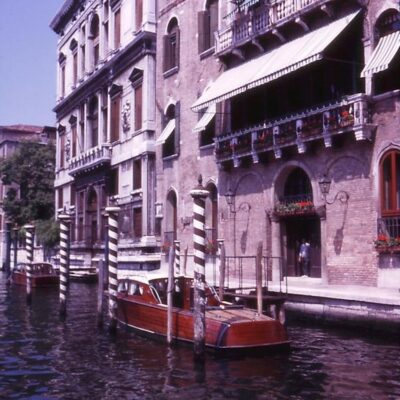 1964 à Venise, l'entrée de l'hôtel