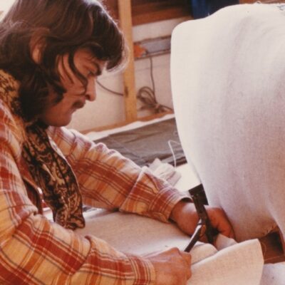 1982 - Tapisserie d'ameublement (ici l'élaboration d’une chauffeuse de Style Louis XV) à Buxière les Mines dans l'Allier. Ce “travail manuel” en lien avec l'art, me plaisait beaucoup...